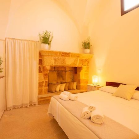 Palazzo Le Zicaredde Bed & Breakfast Salve Bagian luar foto