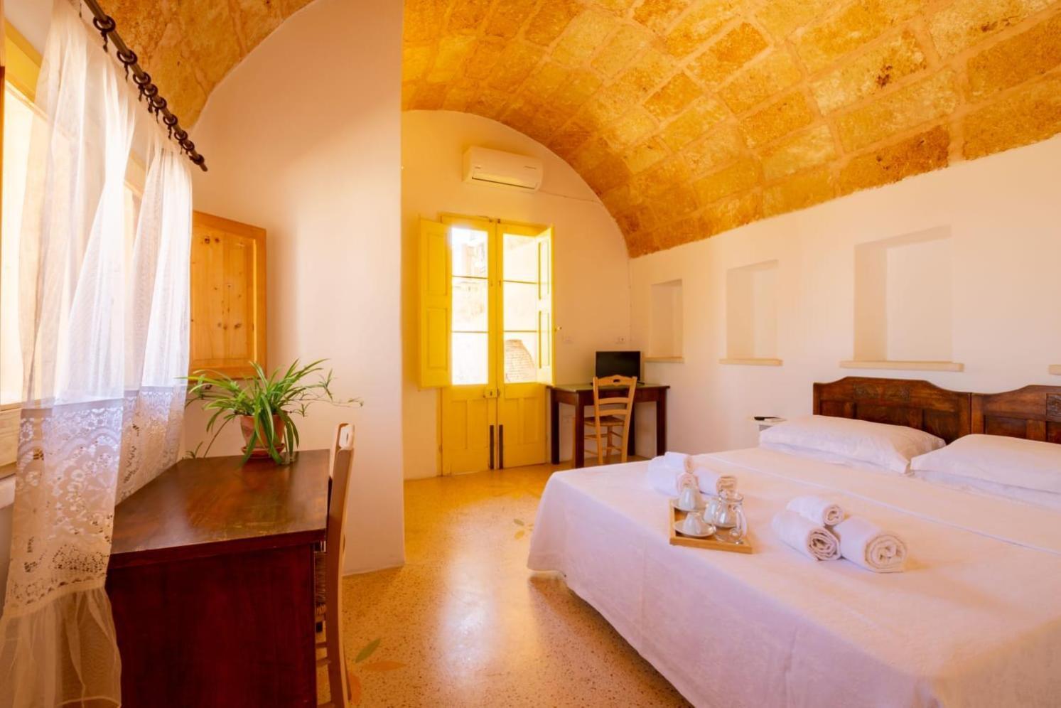 Palazzo Le Zicaredde Bed & Breakfast Salve Bagian luar foto